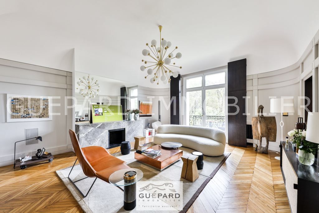 duplex 7 rooms for sale on PARIS (75008)