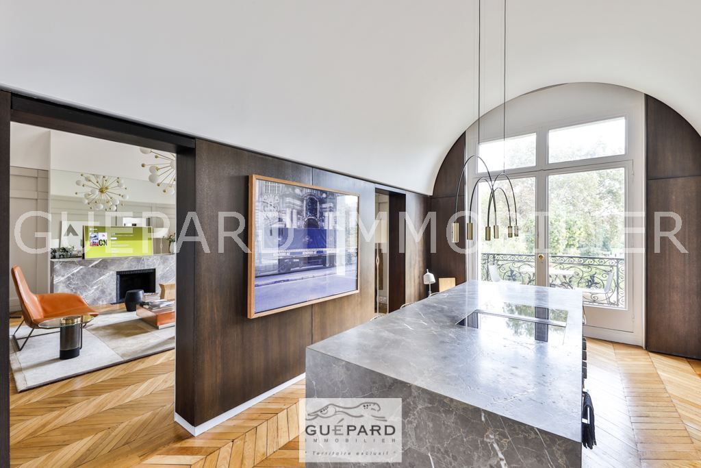 duplex 7 rooms for sale on PARIS (75008)