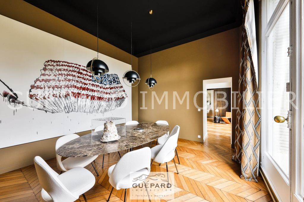 duplex 7 rooms for sale on PARIS (75008)