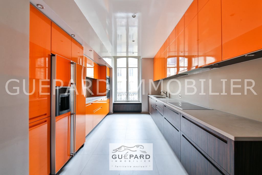 apartment 8 rooms for sale on PARIS (75008)