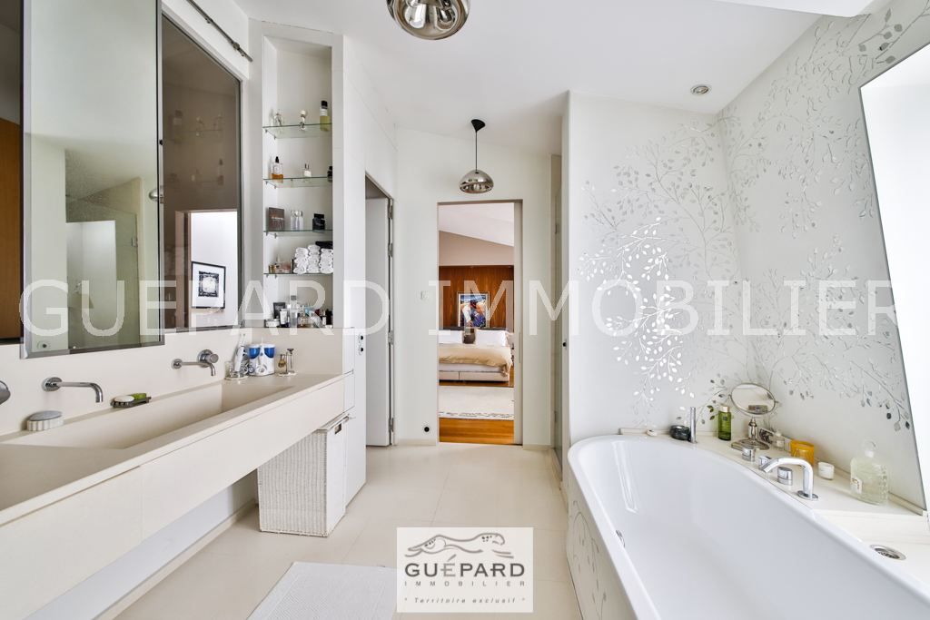 duplex 6 rooms for sale on PARIS (75017)